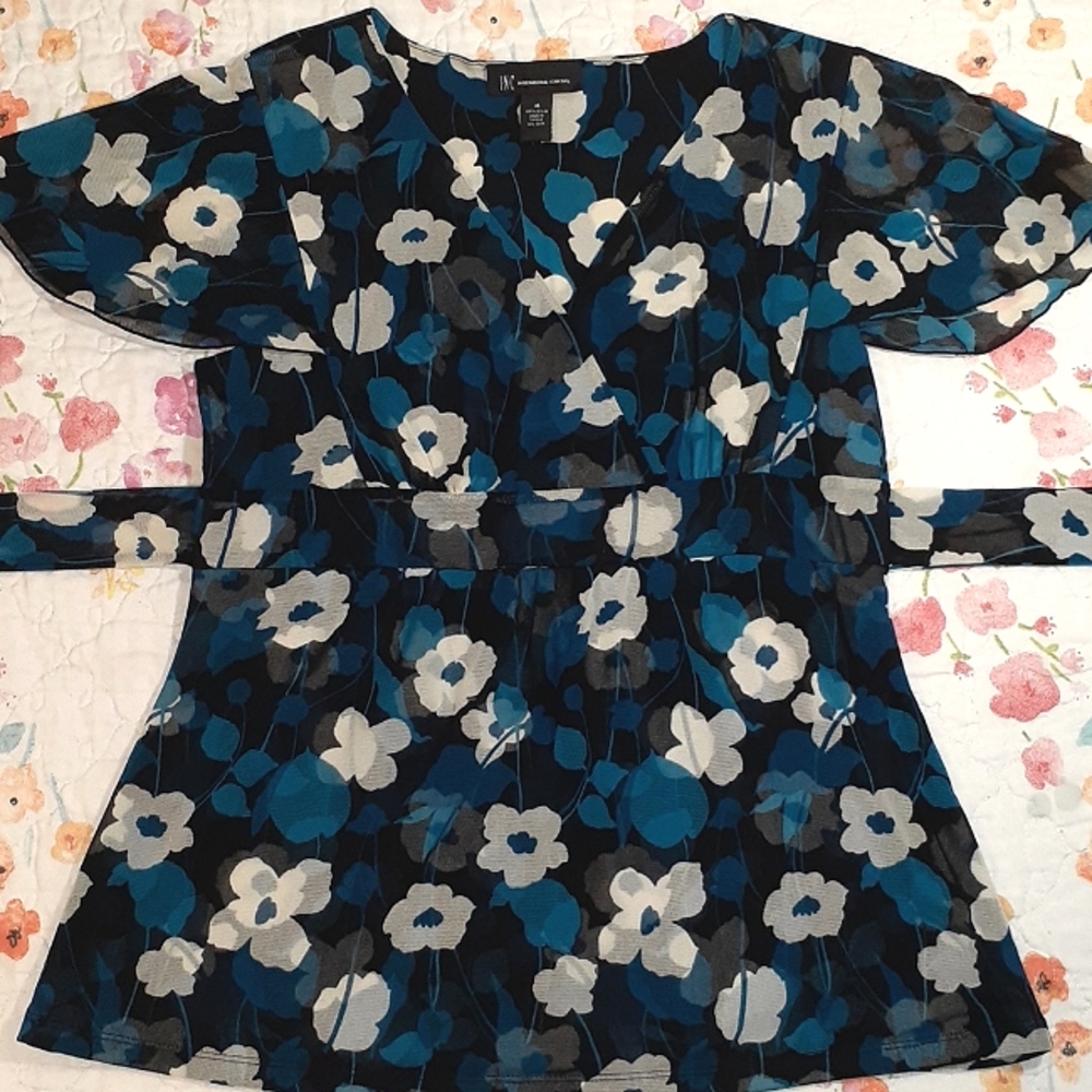 INC International Concepts Floral Top Ties in Back PERFECT CONDITION Size Medium